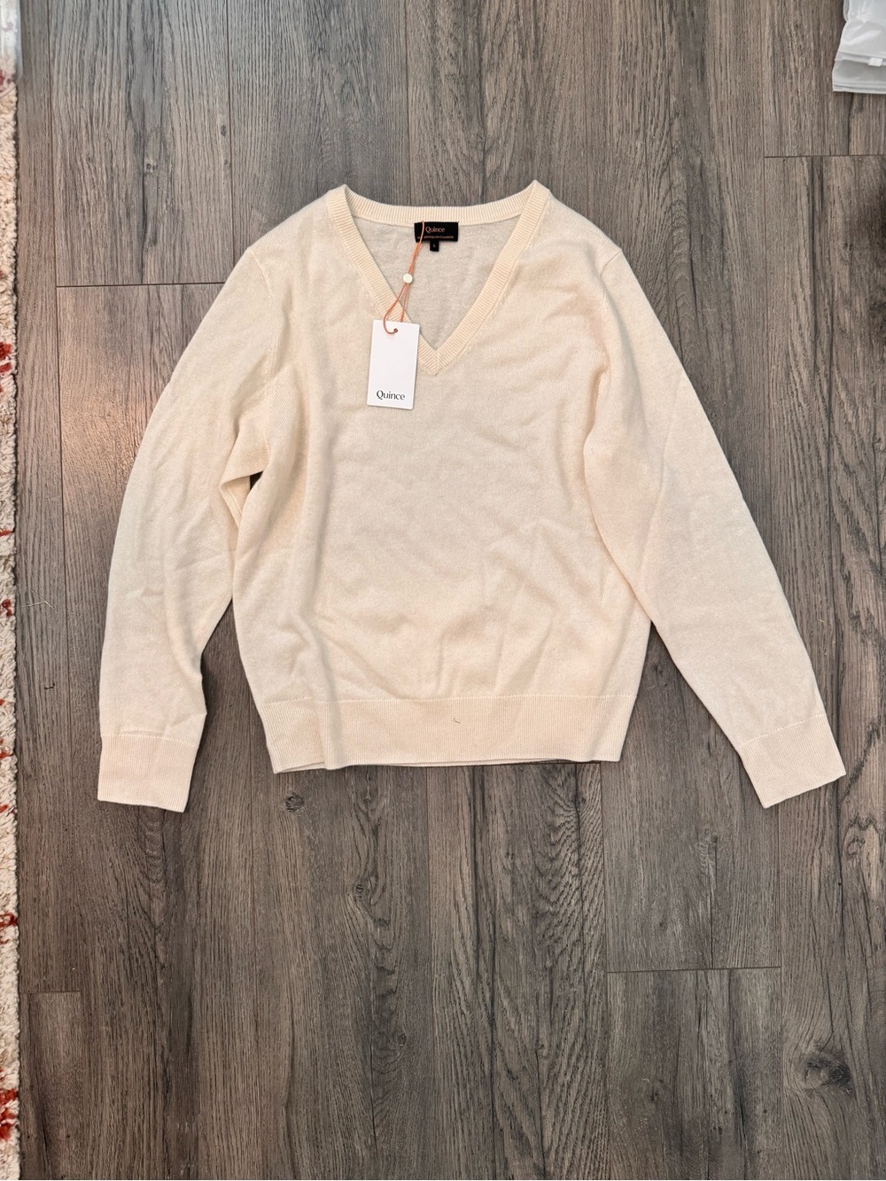 NWT Quince 100% Mongolian Cashmere V-Neck Ivory L